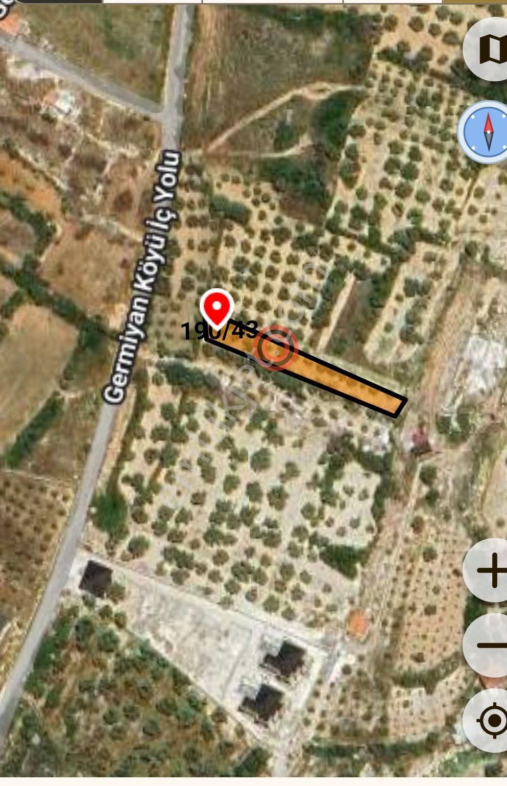 Çeşme Germiyan da içerisinde zeytin ağaçları bulunan merkeze yakın arazi