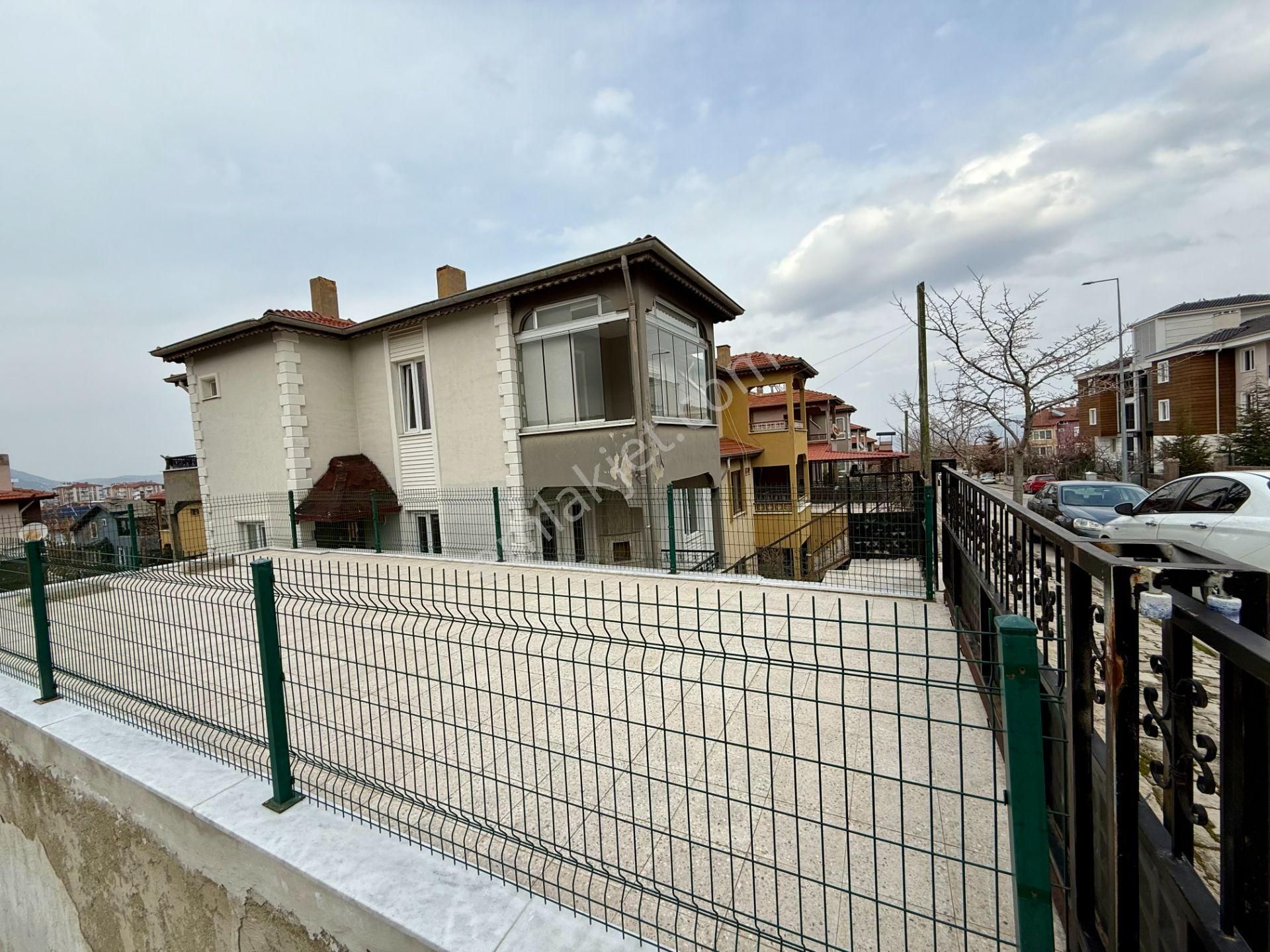 Wisrem’den Isparta Işıkkentte Satılık Depo'lu Tripleks Villa